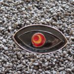 Brosche, Oval, schwarz, rot, gelb
